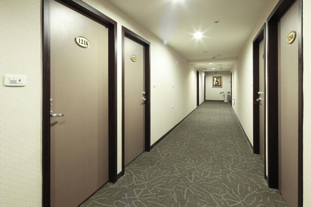 Lincoln Hotel Тайнань Экстерьер фото