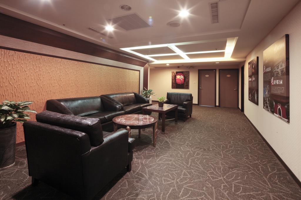 Lincoln Hotel Тайнань Экстерьер фото