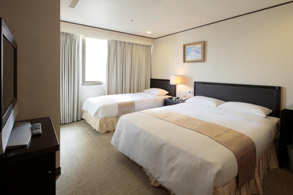 Lincoln Hotel Тайнань Экстерьер фото