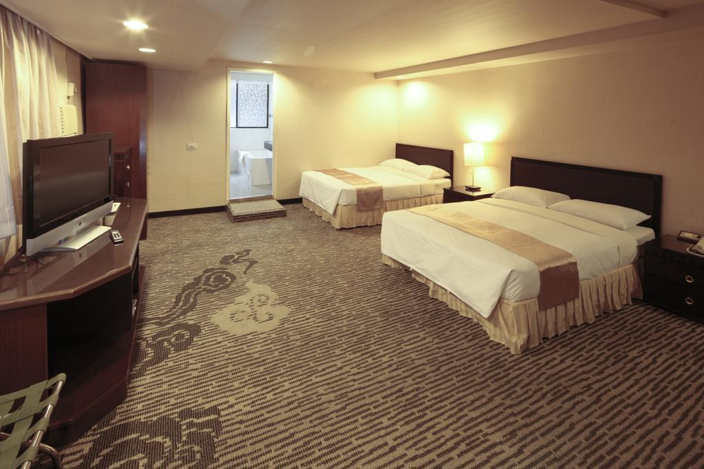 Lincoln Hotel Тайнань Экстерьер фото