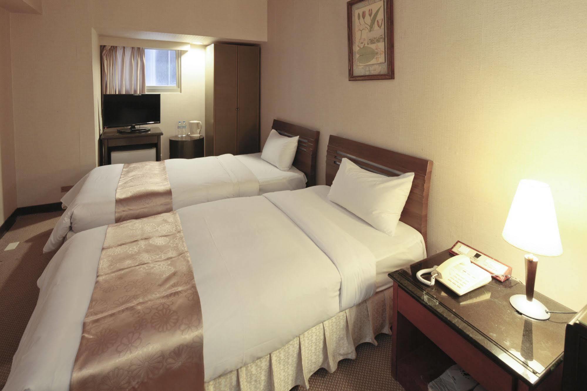 Lincoln Hotel Тайнань Экстерьер фото